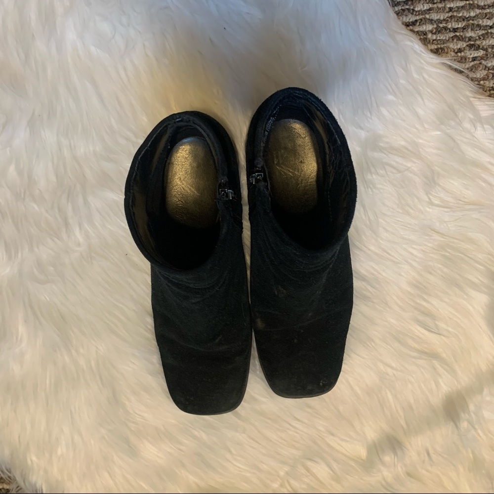 Black Chunky Heel Bootie Size 8.5 - Picture 2 of 4